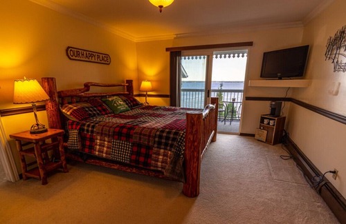 Lavigne Cottage | Lake Nipissing Stunner - Sauna, Hot Tub and more!