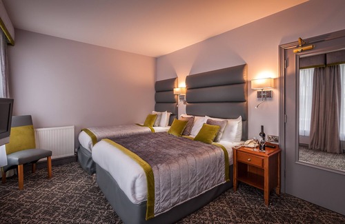 Buncrana Hotel | Lake Of Shadows Hotel