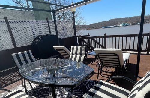 Linn Creek House | Lake of the Ozarks Lakefront Home with Amazing Views, Relax & Have Fun!