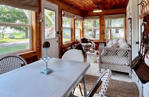 Sandy Creek Cottage | Lake Ontario Cottage in Sandy Creek | BBQ + Fire Pit