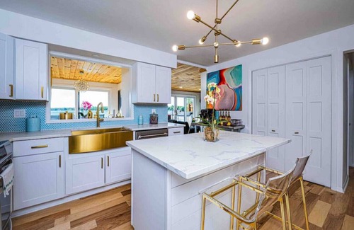Limerick House | Lake Ontario Cottage with views and hot tub