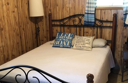 Henderson Cottage | Lake Ontario Waterfront Cottage with Sandy Beach