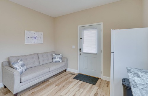 Lake Ozark Apartment | Lake Ozark Apartment w/Balcony < 1 Mi to Water!