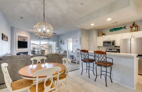 Lake Ozark Condo | Lake Ozark Condo w/Water Views & Pool Access!