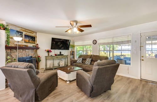 Chandler House | Lake Palestine Vacation Rental w/ Deck, Boat Dock
