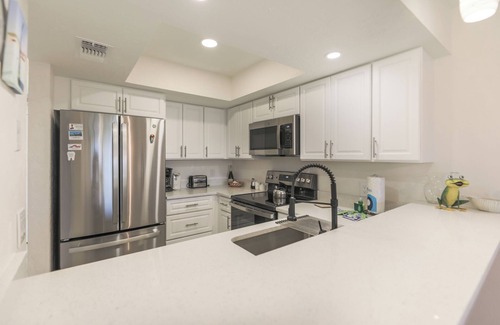 Sanibel Condo | LAKE PALMS 1 - Sanibel Condo Overlooking Lagoon