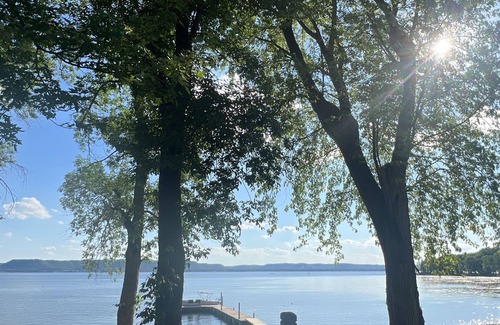 Pepin House | Lake Pepin lakehouse on Private Beach: Dock, Kayaks, Paddleboards.& Peddle Boat…