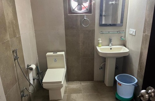 Naukuchiyatal Villa | Lake Pleasant Villa