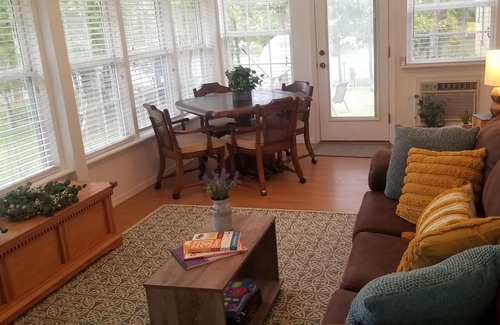 Mineola House | Lake Retreat on Lake Holbrook