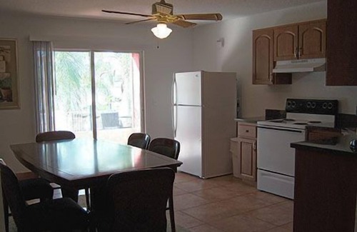 Cypress Gardens Hotel | Lake Roy Beach Inn
