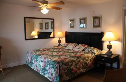 Cypress Gardens Hotel | Lake Roy Beach Inn - Winter Haven