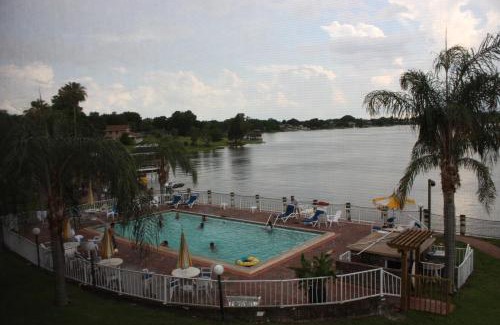 Cypress Gardens Hotel | Lake Roy Beach Inn - Winter Haven