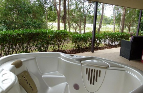 Emerald Beach Bed & Breakfast | Lake Russell Lakeside Retreat