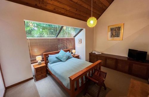 Emerald Beach Bed & Breakfast | Lake Russell Retreat