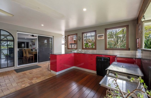 Yamba House | Lake Side Bliss LJ Hooker
