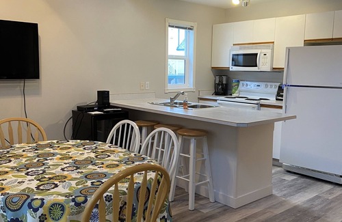 Sicamous House | Lake Side, Private Beach, boat slip, Gated Community in the town of Sicamous