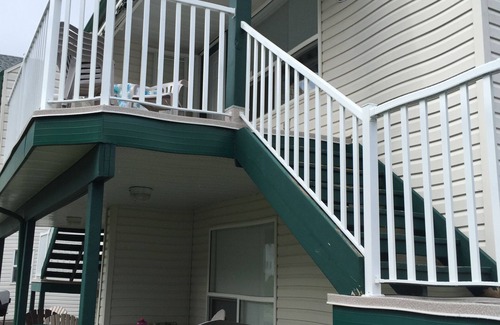Sicamous House | Lake Side, Private Beach, boat slip, Gated Community in the town of Sicamous