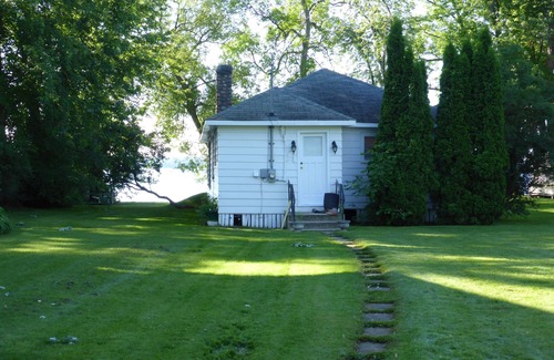 Innisfil Cottage | Lake Simcoe Waterfront Cottage-Private Dock, Renovated