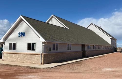Saddlestring Hotel | Lake Stop Resort