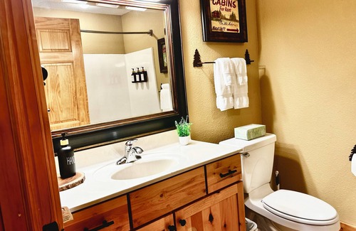 Two Harbors Condo | Lake Superior Two Queen Bed Studio~Pool/Hot tub-Burlington Bay