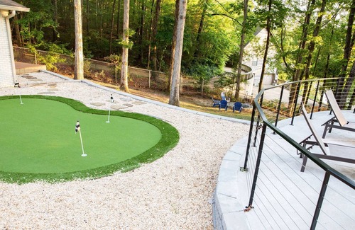 Northport House | Lake T Retreat (5BR, Putting Green, & Pool!)