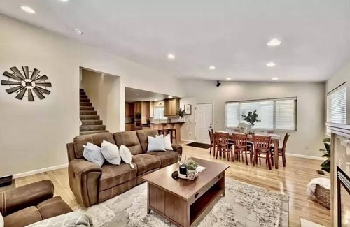 Montgomery Estates Cabin | Lake Tahoe Cabin with Hot tub Mv350