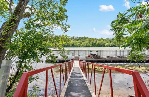 Branson House | Lake Taneycomo Views-Near Branson Landing-Cmty Outdoor Pool-Free Tickets-Elevator!