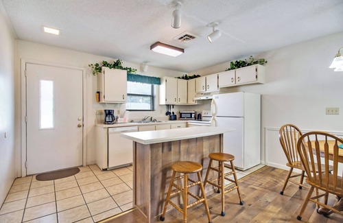 Lake Tansi Condo | Lake Tansi 2BR Sleeps 8, Living Room, Kitchen