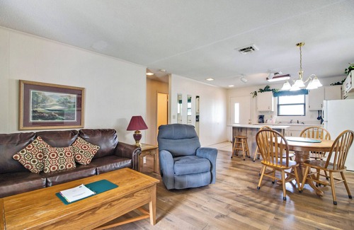Lake Tansi Condo | Lake Tansi 2BR Sleeps 8, Living Room, Kitchen