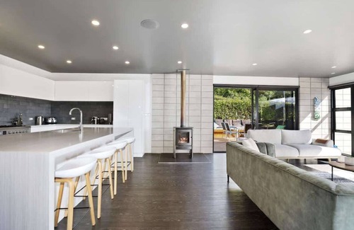 Lake Tarawera House | Lake Tarawera Gem Sum