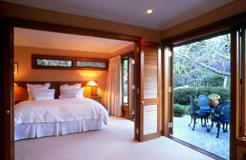 Acacia Bay Cabin | Lake Taupo Lodge
