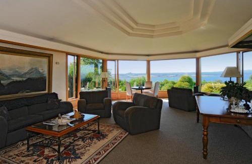Acacia Bay Cabin | Lake Taupo Lodge