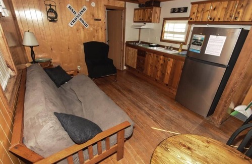 Mead Cabin | Lake Texoma Cedar Cabin - Whistle Stop