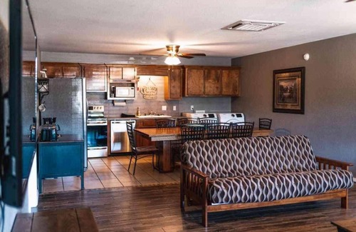 Mead Apartment | Lake Texoma Six-Plex Main Room
