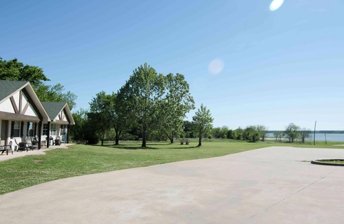 Mead Apartment | Lake Texoma Six-Plex Room - Twin Beds