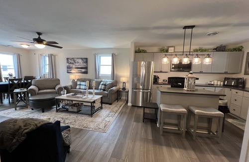 Craig Beach Cottage | Lake Time Cottage Lake Milton OH: Wifi, Smart TVs, gas fire pit, lake toys,
