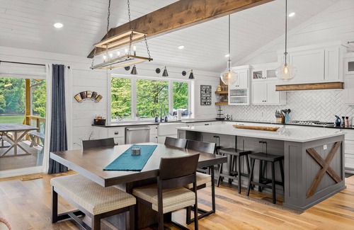 Bella Vista House | LAKE, TRAILS, & BEACH: Steps away from your doorstep! Hot Tub now open!
