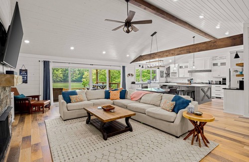 Bella Vista House | LAKE, TRAILS, & BEACH: Steps away from your doorstep! Hot Tub now open!