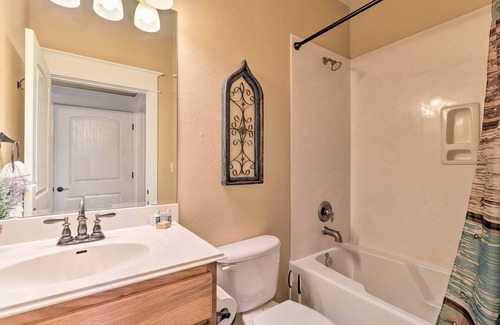 Jonestown Condo | Lake Travis Condo w/ Resort Amenity Access!
