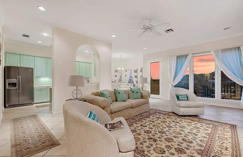 Leander House | Lake Travis home with beautiful sunsets