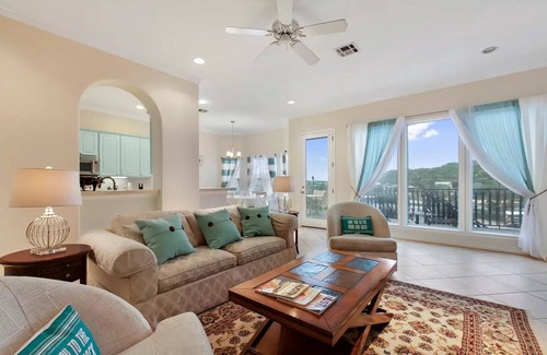 Leander House | Lake Travis home with beautiful sunsets