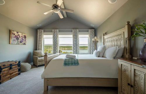 Spicewood Villa | Lake Travis Retreat - 5BR with BBQ & Pickleball