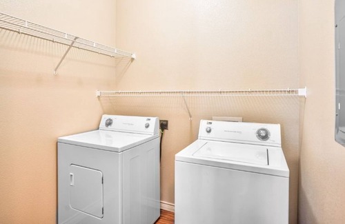 Spanish Oaks Apartment | ⭑LAKE TRAVIS- SUITE DREAMS⭑ (NEW LISTING!!)
