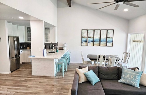 Point Venture House | Lake Travis townhome 3min to Pool, Marina, Dining