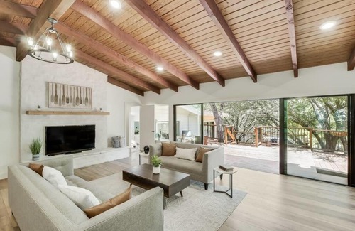 Lago Vista House | Lake Travis Valley View Retreat on 5 acres