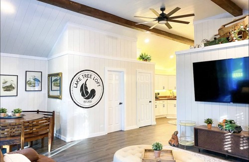 Vero Beach Apartment | Lake Tree Loft mins from the Beach-Barn Style Chic