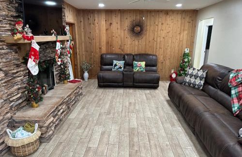 Brandon House | Lake Valrico's Camelot Court with HEATED POOL & access to private lake