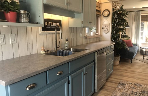 Peterborough House | Lake Vibe - 3+ Bdrm House on Ashburnham Point