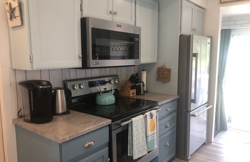 Peterborough House | Lake Vibe - 3+ Bdrm House on Ashburnham Point