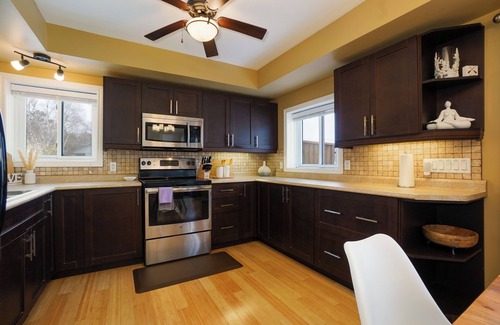 Hamilton Township House | Lake view 3-bedroom cottage- Hot tub & Pool table